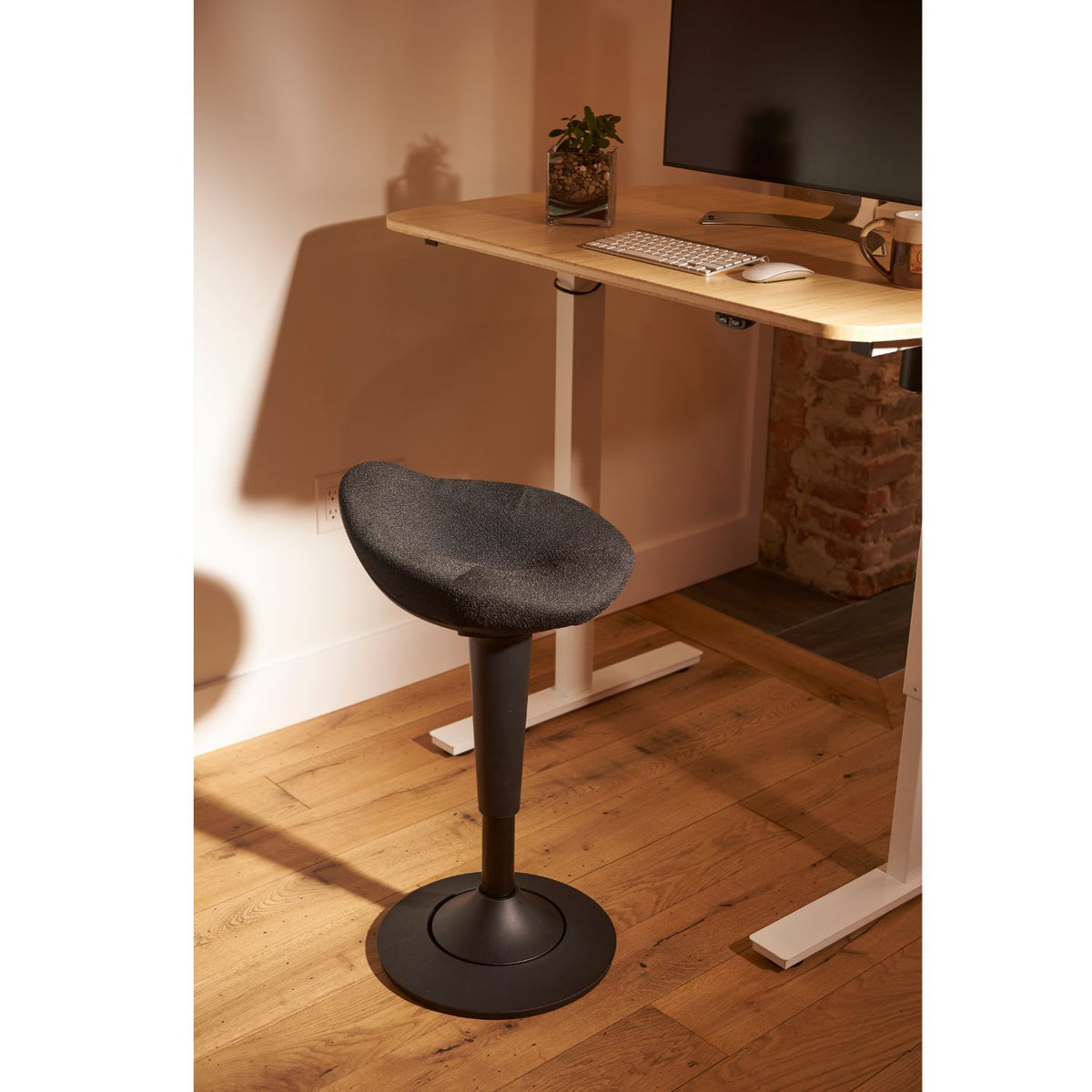 adjustable height chair for sit stand desk, perching stool for standing desk, standing desk setup, ergonomic perching stool for standing desk